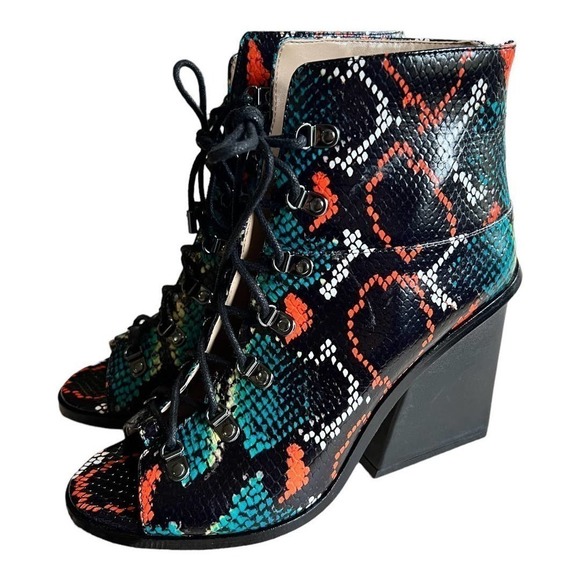 BCBGMAXAZRIA Lace-up Front Peep Toe Block Heeled Boots Size 8.5 Mob Wife - Picture 1 of 5